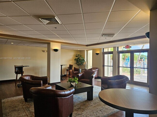 Building Photo - 9450 Poinciana Pl