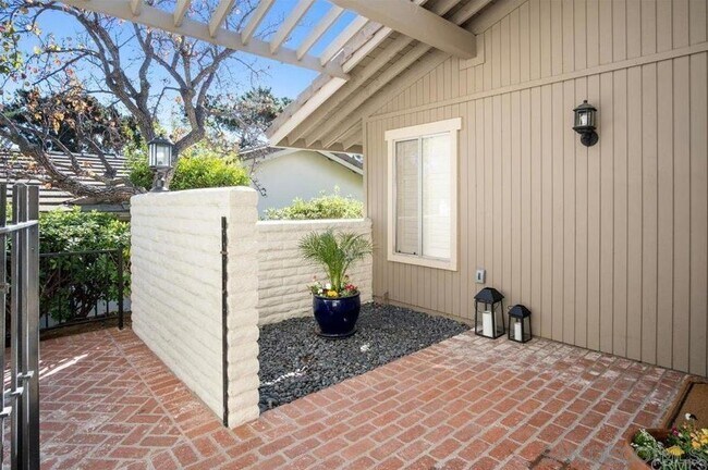 Building Photo - 127 Ebano Ct