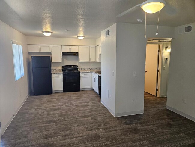 Building Photo - 1241 E Cinnabar Ave