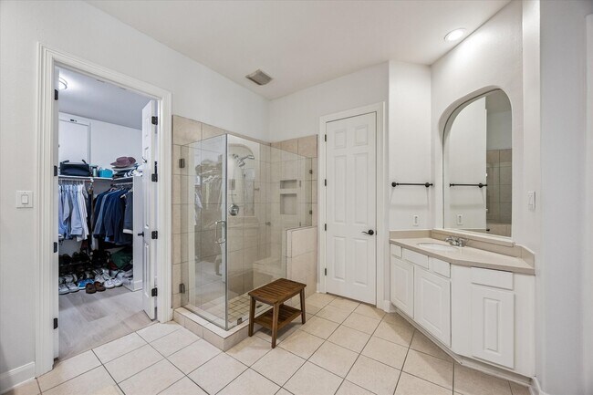Building Photo - 3047 Bonnebridge Way Blvd