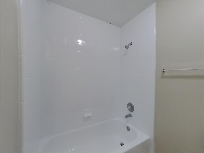Building Photo - 3607 Lakeaires Ln