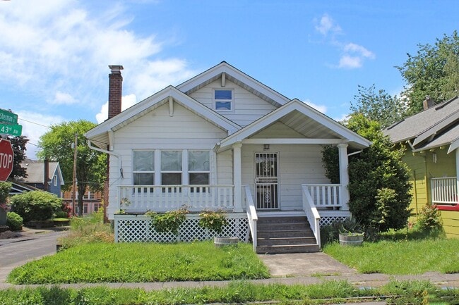 Building Photo - 2257 SE 43rd Ave