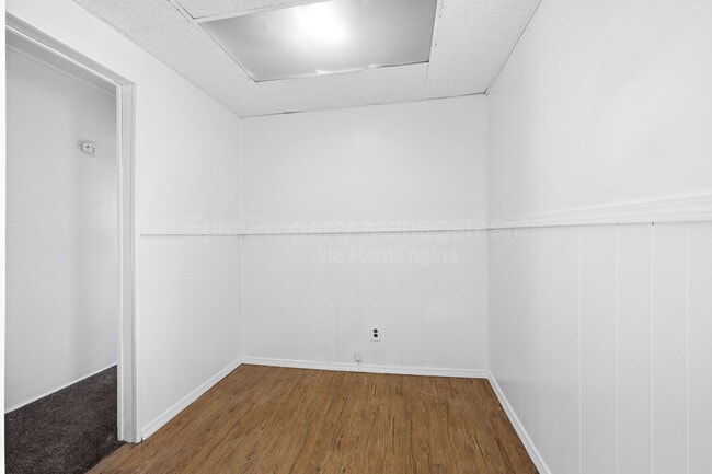Building Photo - 1511 E Harry Ave