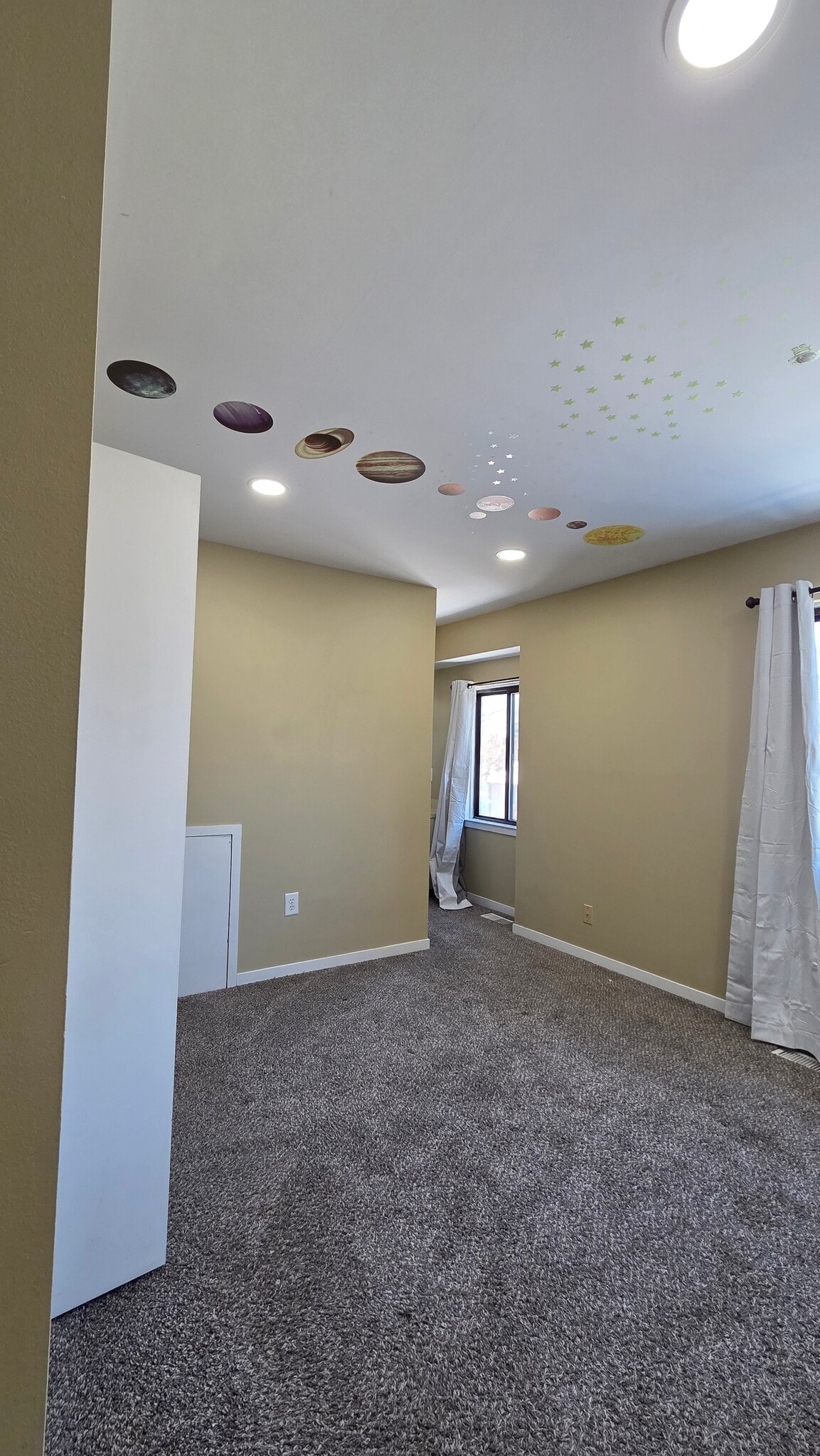 Building Photo - 653 Glasgow Ct