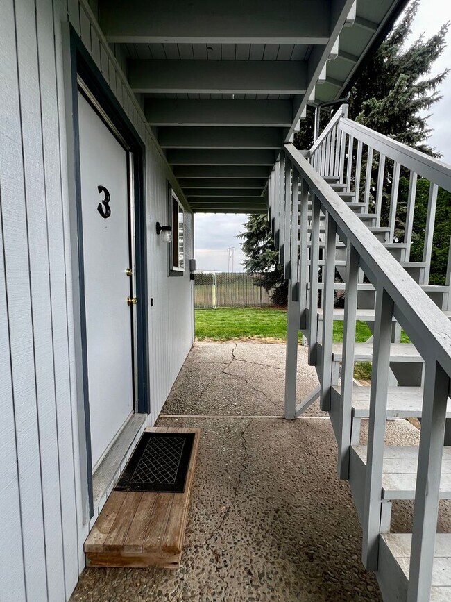 Building Photo - Non-Refundable & Security Deposit Total: $...