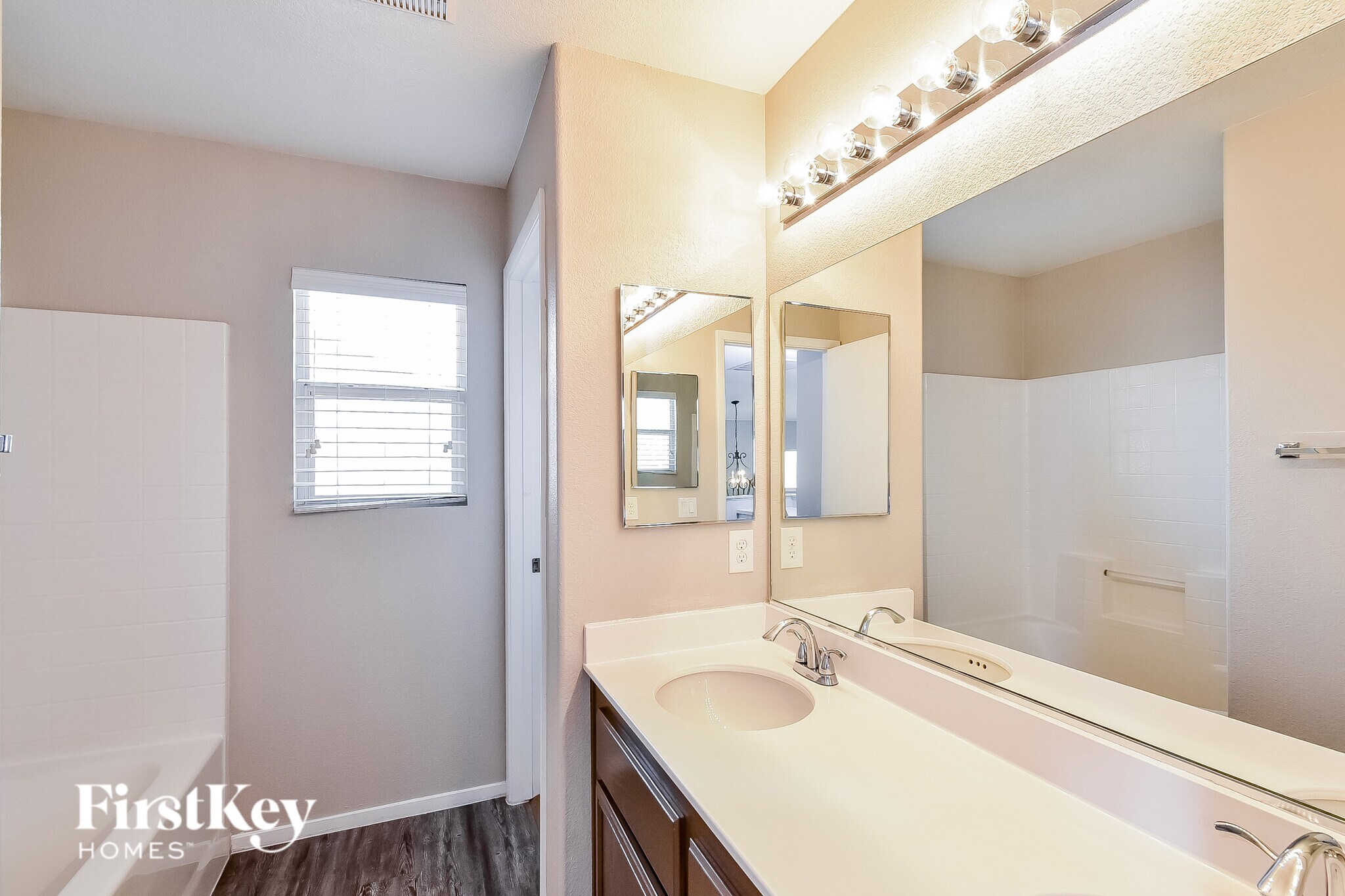 Building Photo - 6046 Evening View St