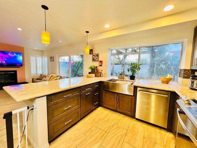 Kitchen - 2501 Avenita Alpera