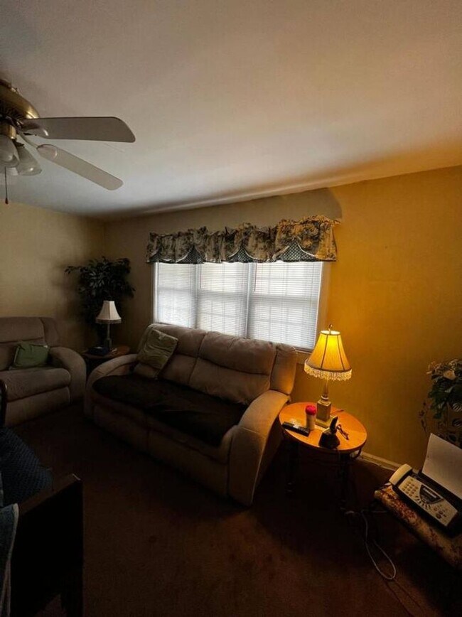 Building Photo - Lovely Cherry Hill Parke 2nd floor 2 bedro...