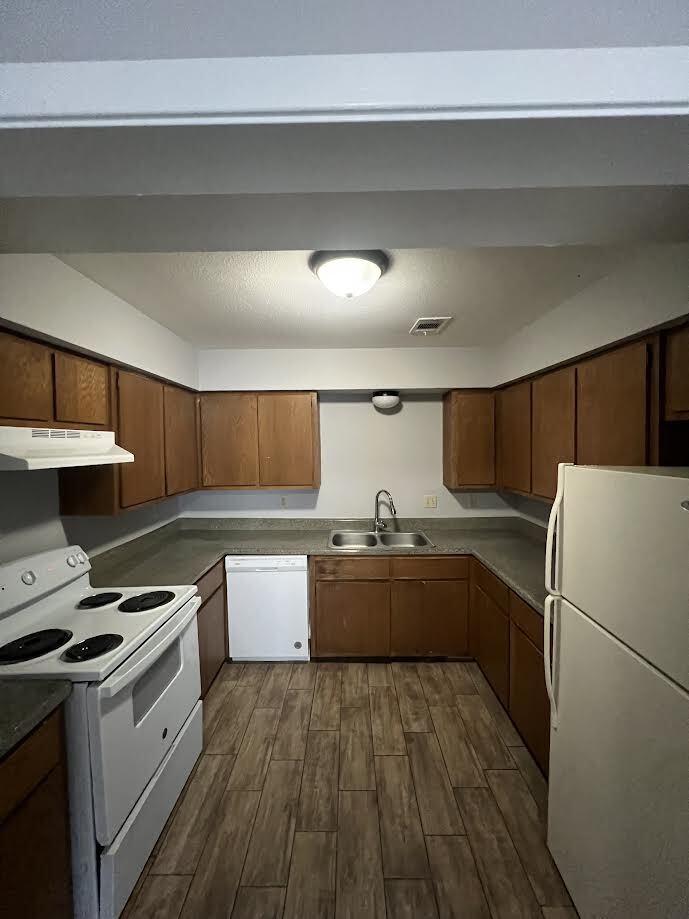 Building Photo - 2815 Longmire Dr