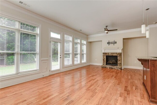 Building Photo - 10424 Park Walk Point