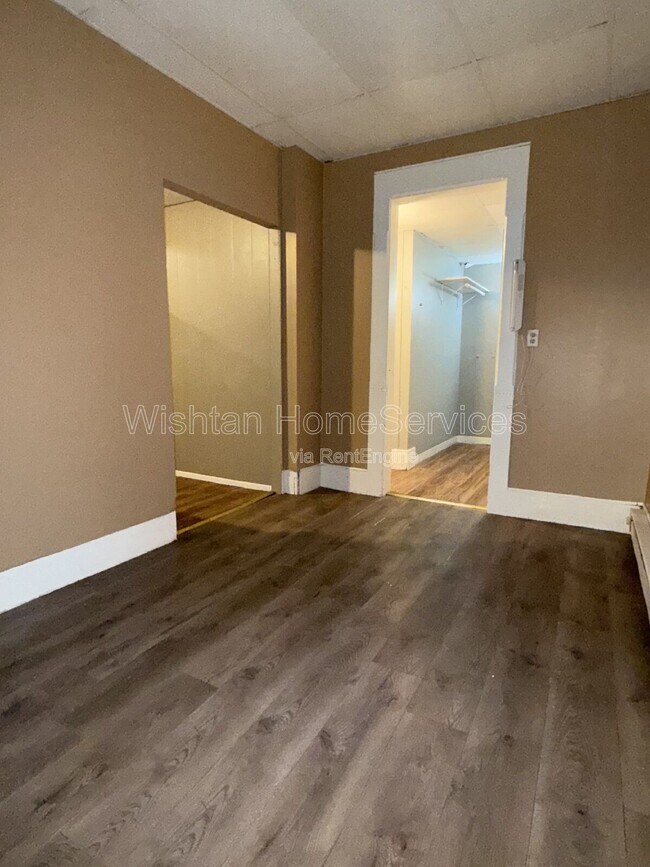 Building Photo - 429 N 8th St