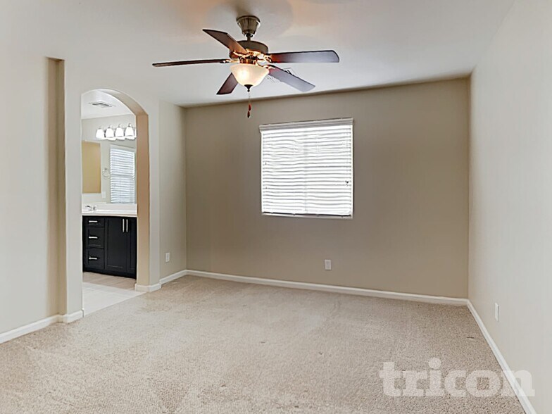 Building Photo - 12550 W Hummingbird Terrace