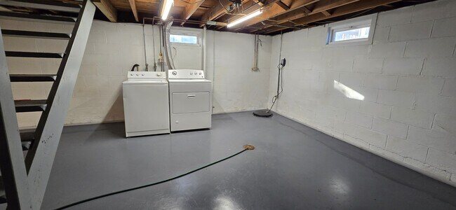 Building Photo - 818 Olive St