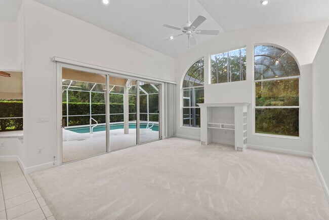 Building Photo - Beautiful Breakaway Trails Pool Home