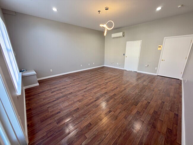 Building Photo - 14072 Lakeside Blvd N