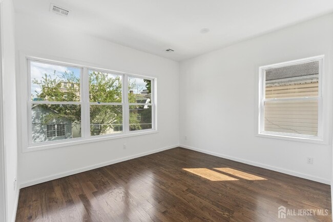 Building Photo - 910 Bergen St