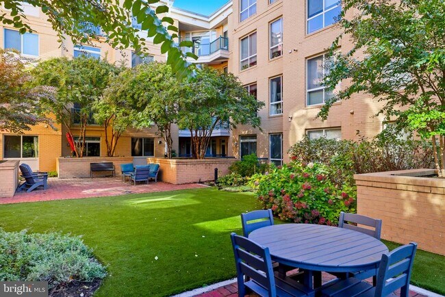 Building Photo - 2200 N Westmoreland St