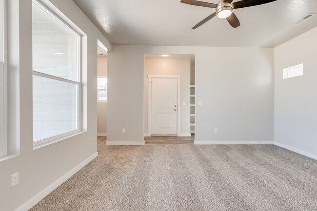 Building Photo - Adorable and Affordable Alley Load Home For Rent in Meridian!  A must see!