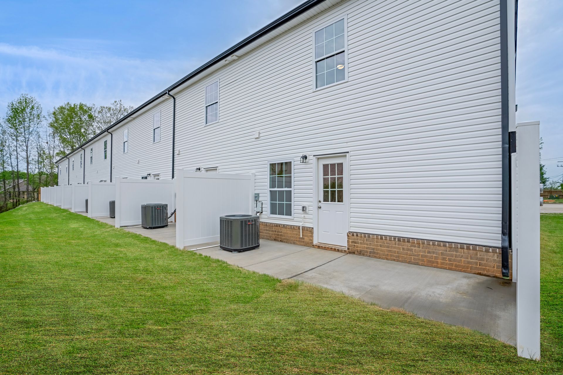 Building Photo - Excell Pointe 2 Bedroom Townhomes