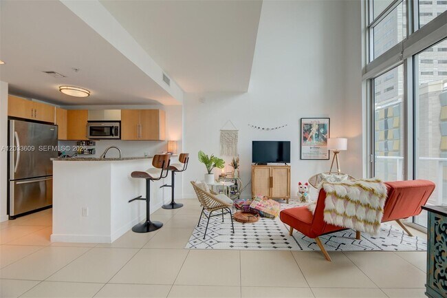 Building Photo - 300 S Biscayne Blvd