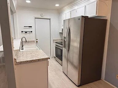 Building Photo - Cozy 2 bedroom 1 bathroom home.