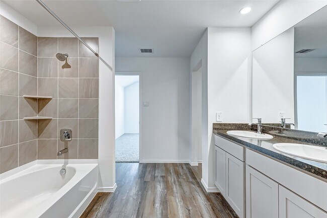 Building Photo - 24303 Alto Gdn Dr