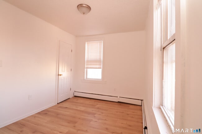 Building Photo - 117 Lamberton St