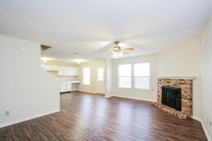 Building Photo - 10740 Glenayr Dr