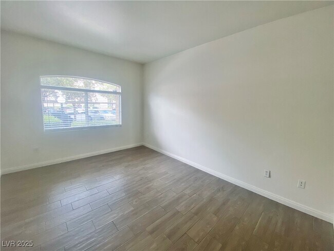 Building Photo - 5415 W Harmon Ave