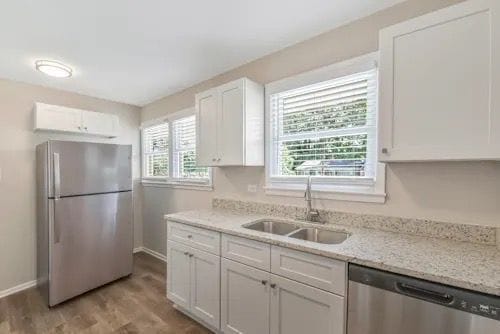 Building Photo - 2028 Syracuse Dr