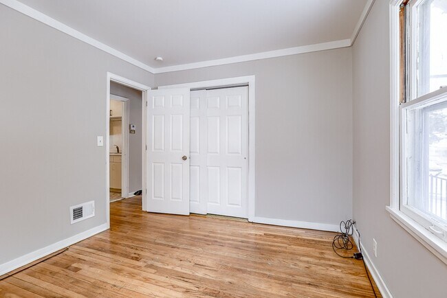 Building Photo - 6905 N 33rd St