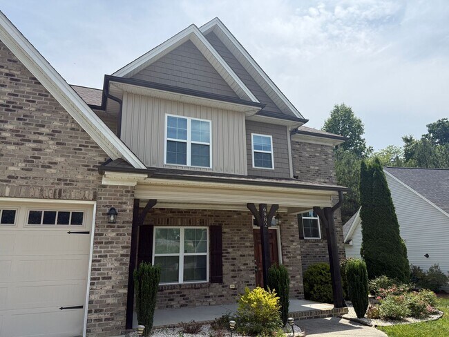 Building Photo - For Rent Clemmons!!