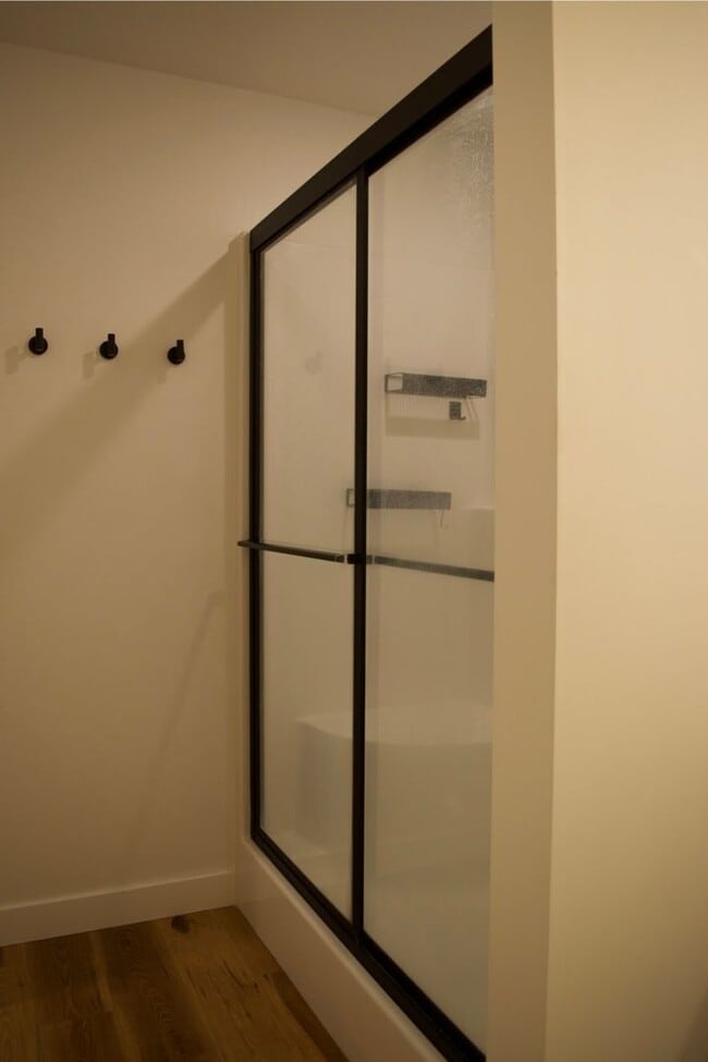 Building Photo - Modern 3 Bed 2 Bath House in Willow Falls!