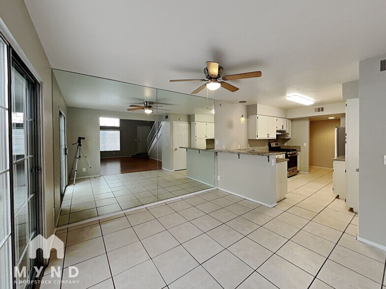 Building Photo - 2835 Floral Peak Dr