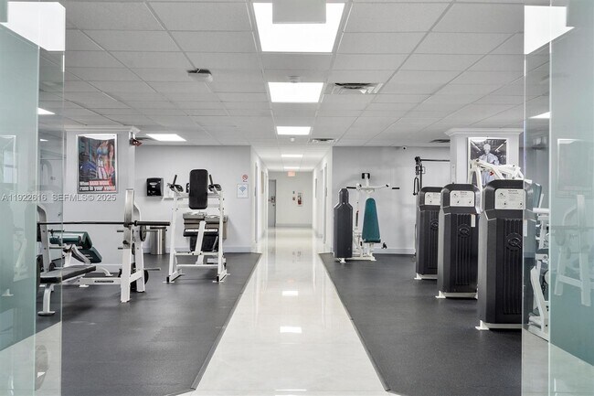 Building Photo - 600 Parkview Dr