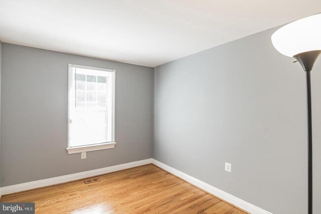 Building Photo - 14081 Fallbrook Ln