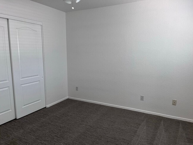 Building Photo - COMING SOON! 3 bed 3 bath Town house with ...