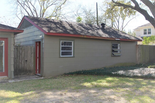 Building Photo - 5564 Aspen St