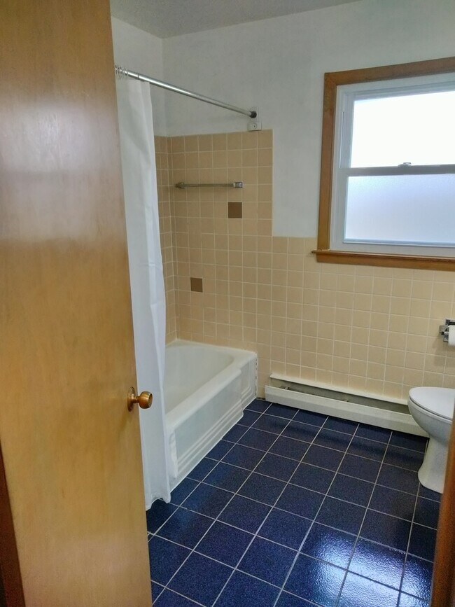 Building Photo - 904 S Edward St