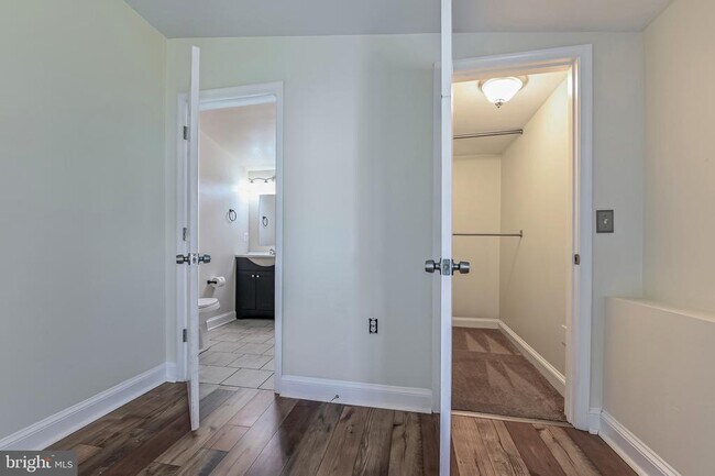 Building Photo - 1615 Grange Rd