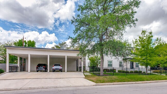 Building Photo - BEAUTIFUL FIRST FLOOR, 2-BEDROOM APARTMENT IN OLMOS PARK