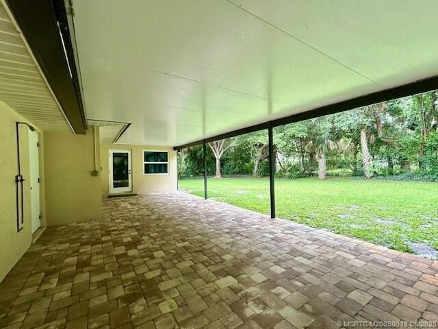 Building Photo - 9 Via Lucindia Dr N