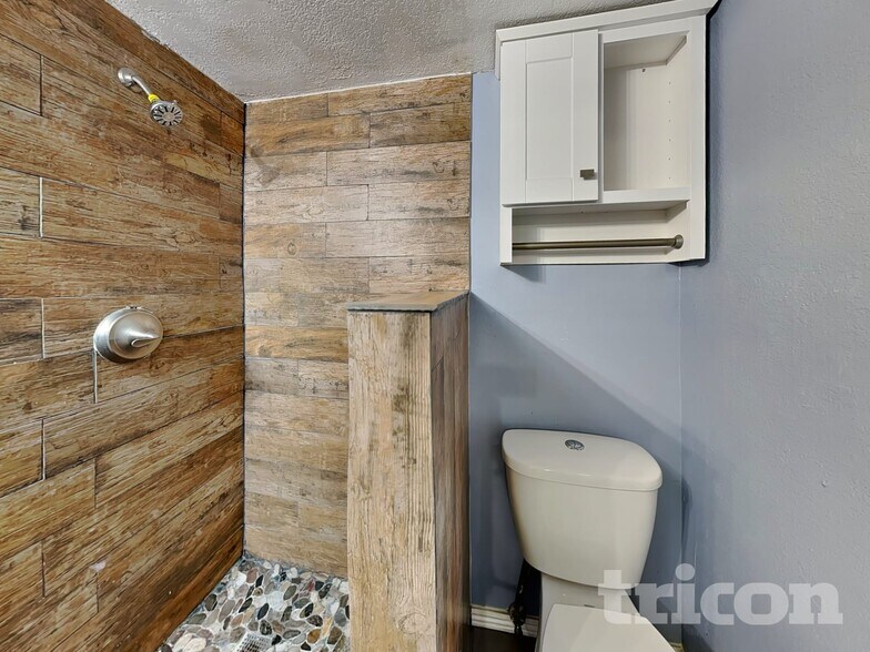 Building Photo - 5045 S Ventura St