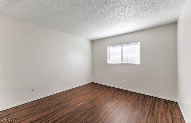 Building Photo - 3109 N Walnut Rd