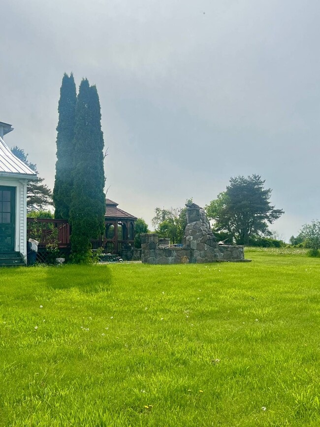 Building Photo - 353 Auriesville Rd
