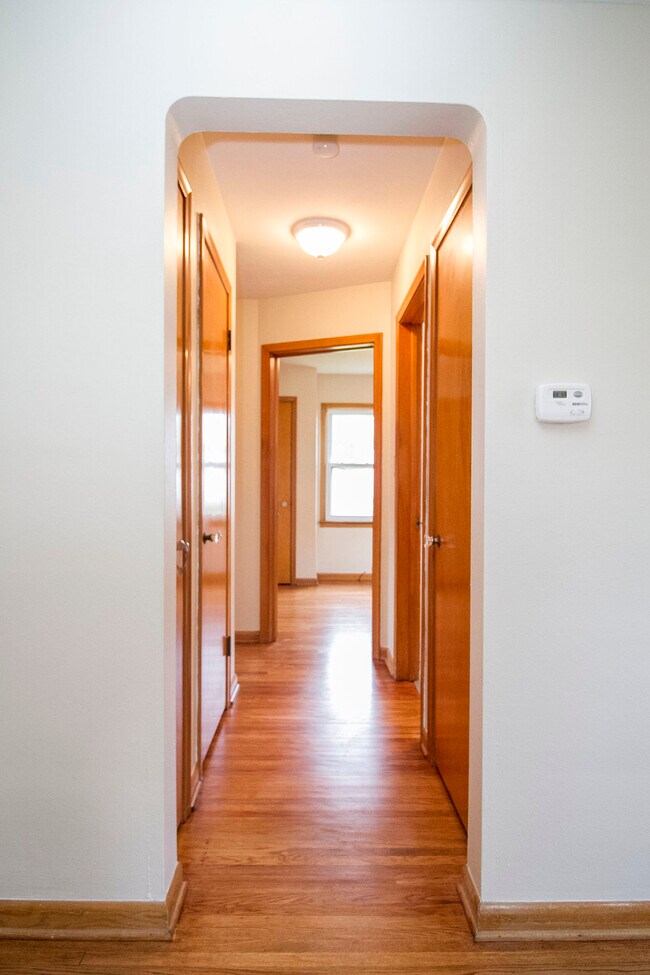 Building Photo - 320 Somerset St