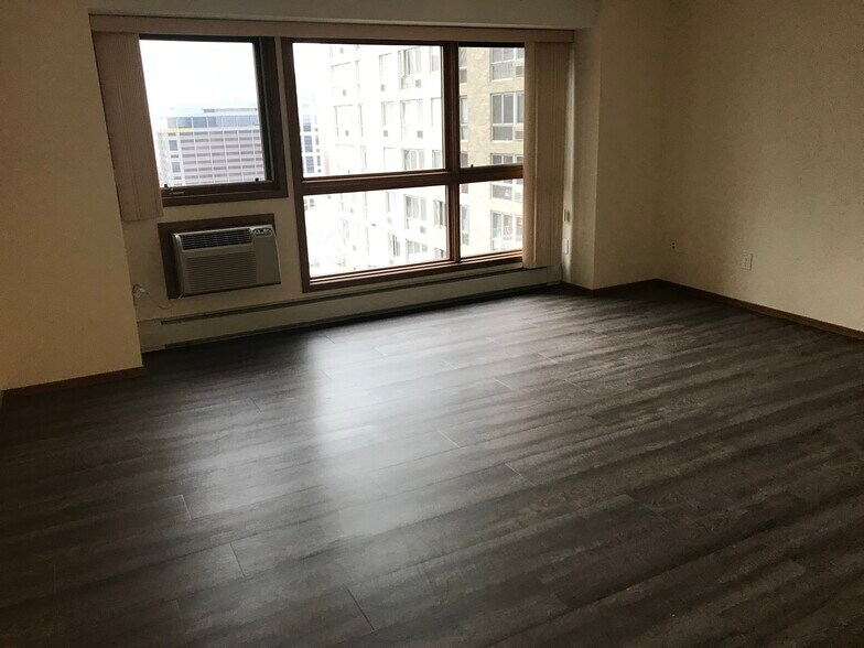 Living Room overlooking pool - 433 S 7th St