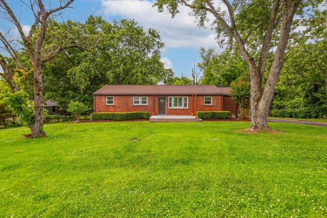 Primary Photo - Charming ranch on a large lot with mature ...