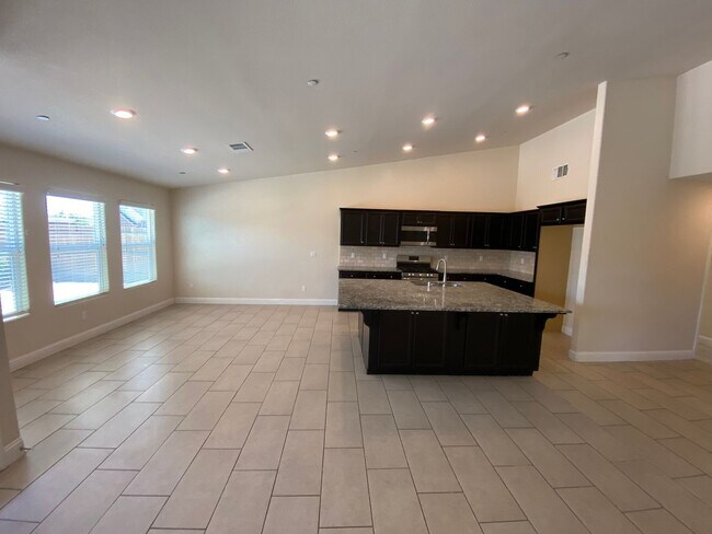 Building Photo - Immaculate like New Home in the gated Windmills at Tule Heights!