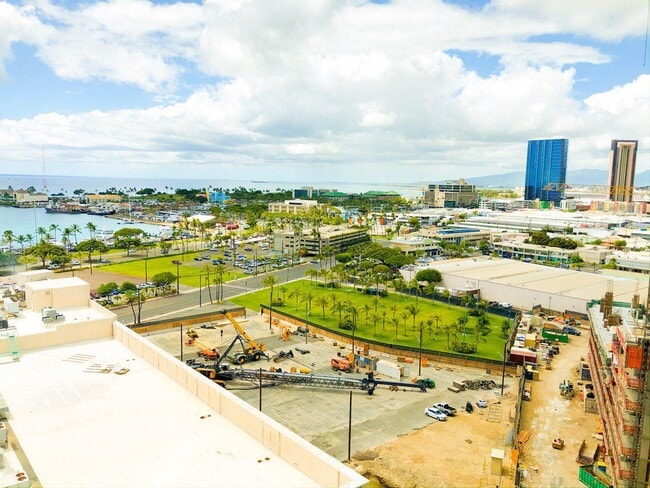 Building Photo - 1001 Queen St